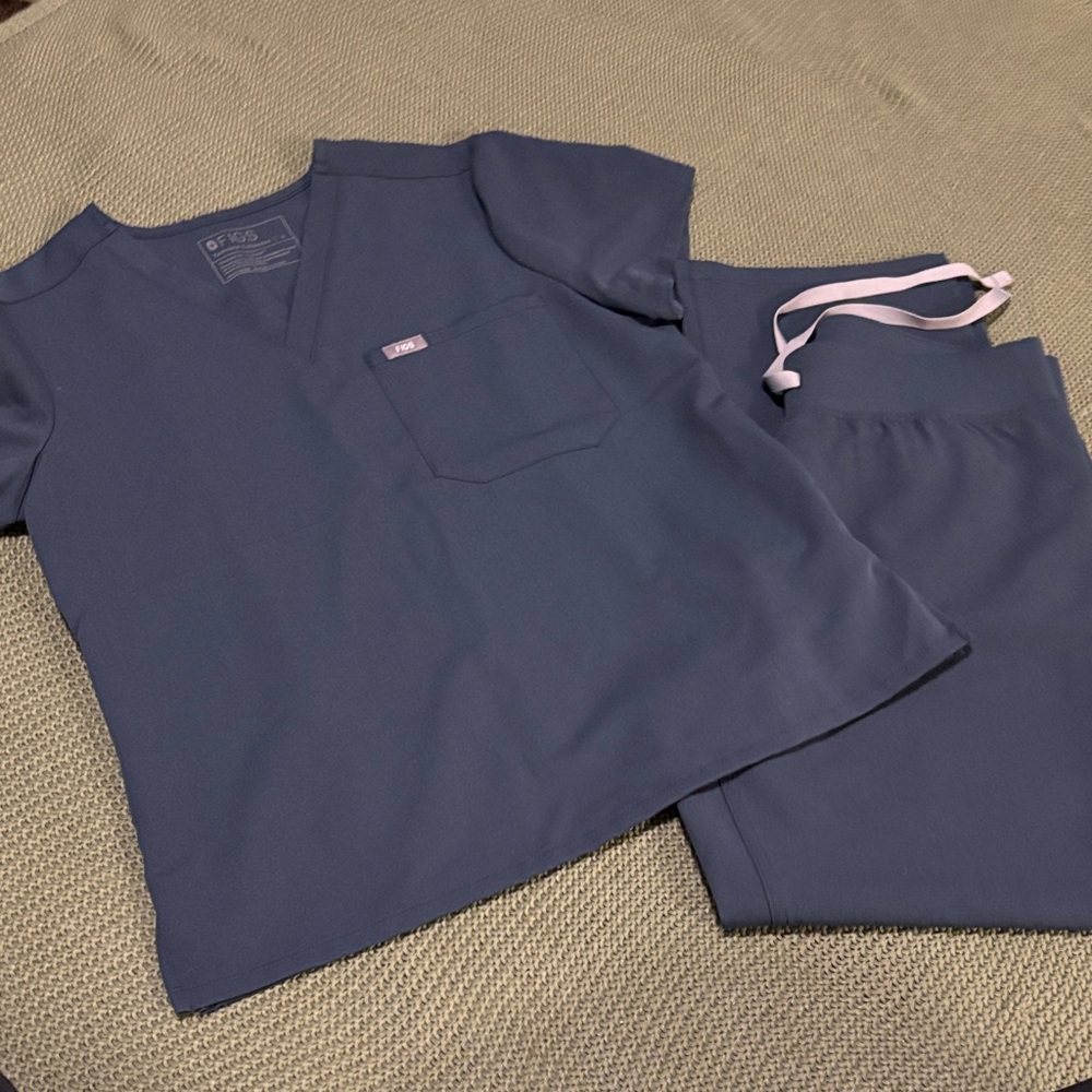 Figs scrubs